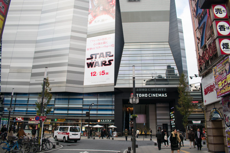 where to find the godzilla in kabukicho shinjuku