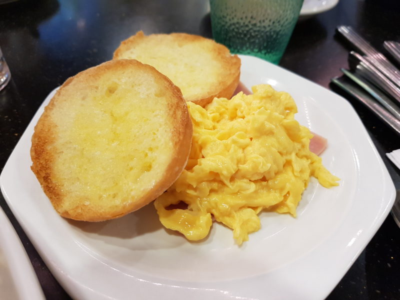 what to eat for breakfast in tst